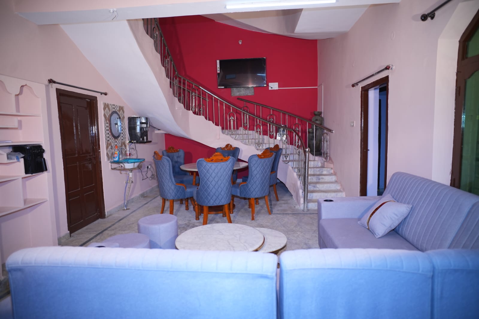 Dining area & staircase